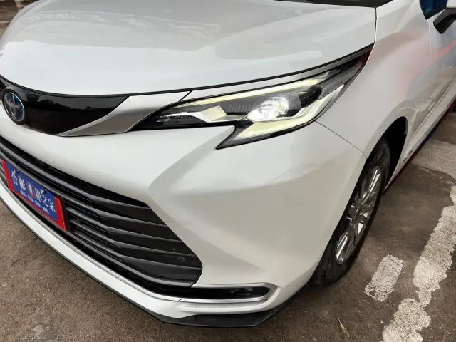 Toyota Sienna — Фото автомобиля 29