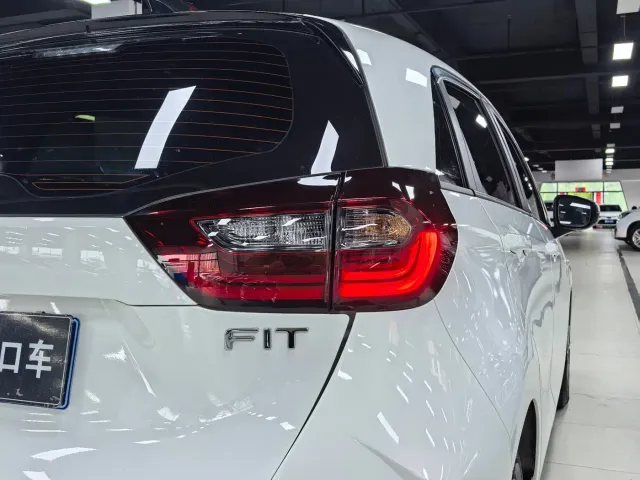 Honda Fit — Фото автомобиля 5