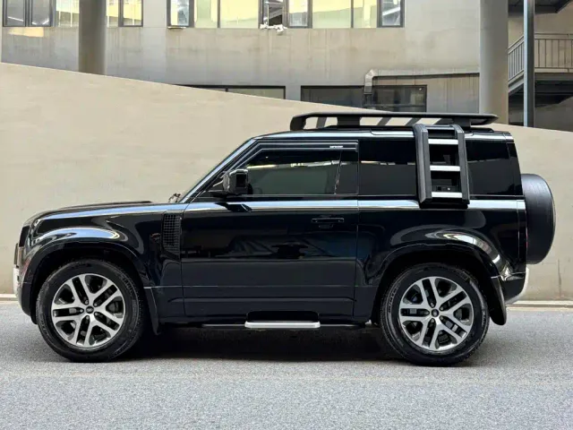Land Rover Defender — Фото автомобиля 3