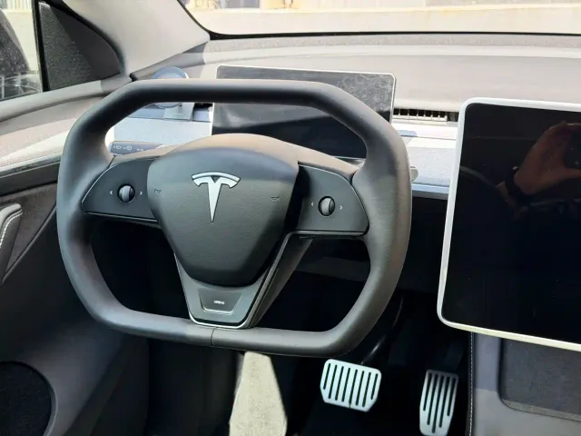 Tesla Model Y — Фото автомобиля 9