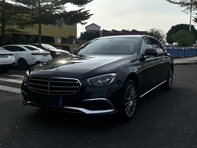 Mercedes-Benz E-Class — Фото автомобиля 2