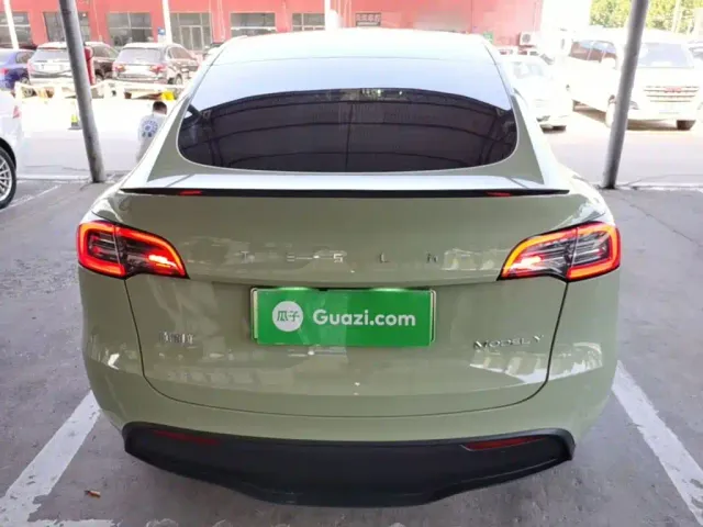 Tesla Model Y — Фото автомобиля 5