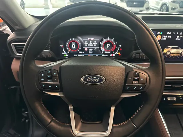 Ford Explorer — Фото автомобиля 11