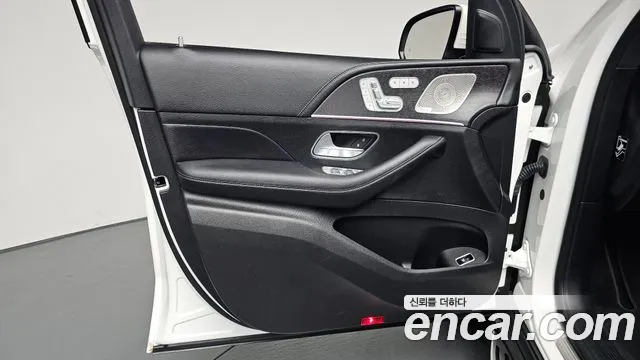 Mercedes-Benz GLS-Class — Фото автомобиля 17