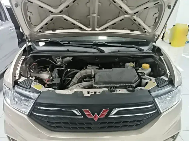Wuling Hongguang V — Фото автомобиля 19