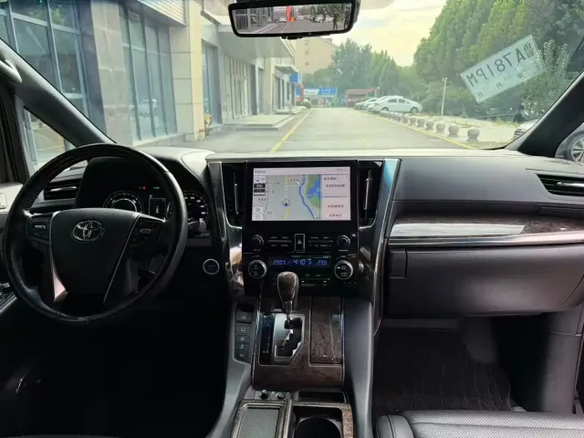 Toyota Vellfire — Фото автомобиля 9