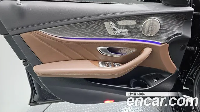 Mercedes-Benz E-Class — Фото автомобиля 21
