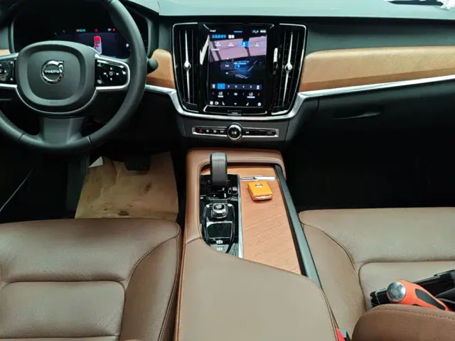 Volvo S90 — Фото автомобиля 13