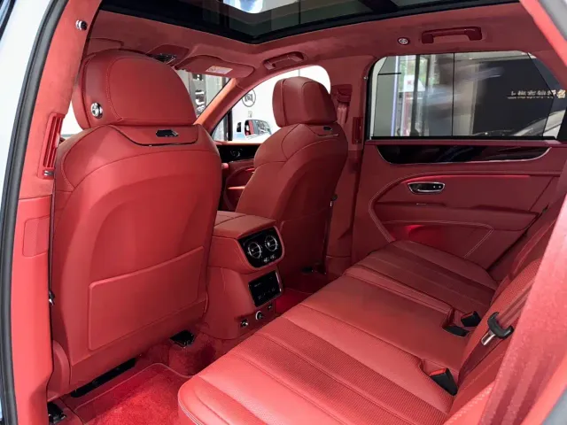 Bentley Bentayga — Фото автомобиля 14