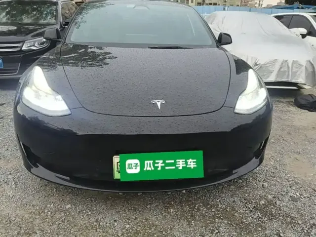 Tesla Model 3 — Фото автомобиля 2