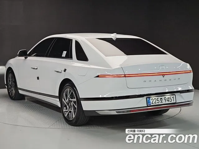 Hyundai Grandeur GN7 — Фото автомобиля 3