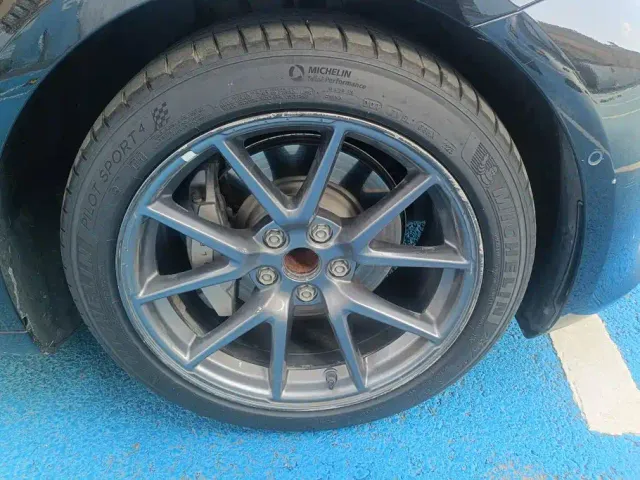 Tesla Model 3 — Фото автомобиля 6