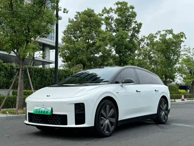 Фотография автомобиля — Li Auto i6