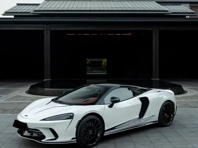 Фотография автомобиля — McLaren GT