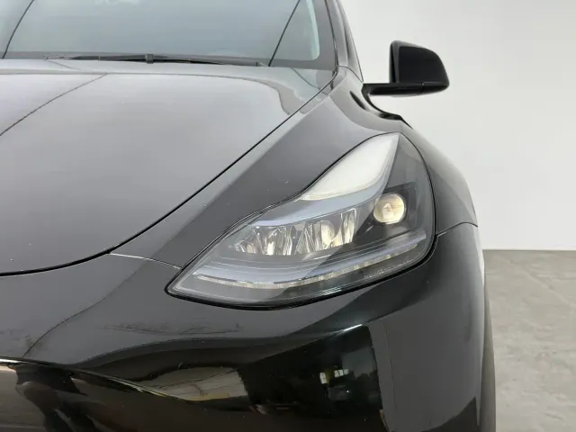 Tesla Model Y — Фото автомобиля 11