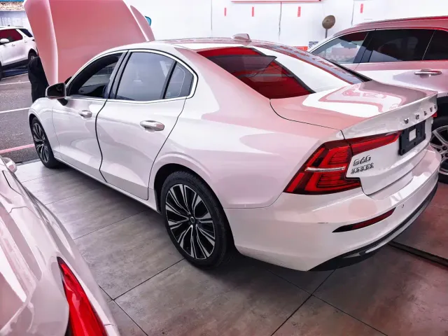 Volvo S60 — Фото автомобиля 8