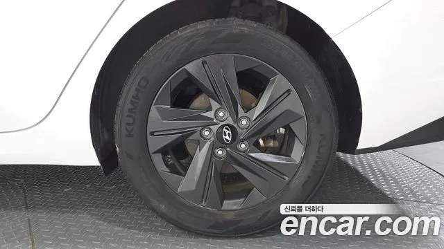 Hyundai Avante CN7 — Фото автомобиля 6