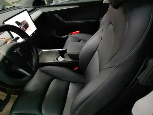 Tesla Model Y — Фото автомобиля 9