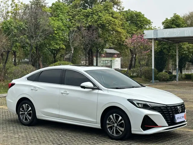 Changan Eado — Фото автомобиля 3