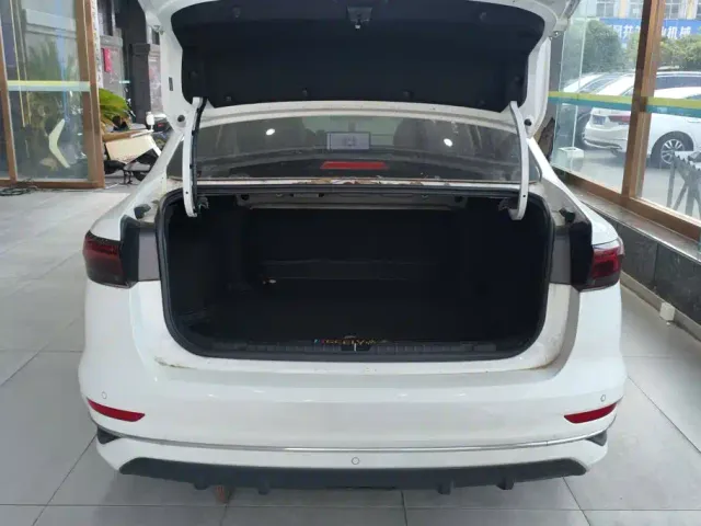 Geely Emgrand — Фото автомобиля 4