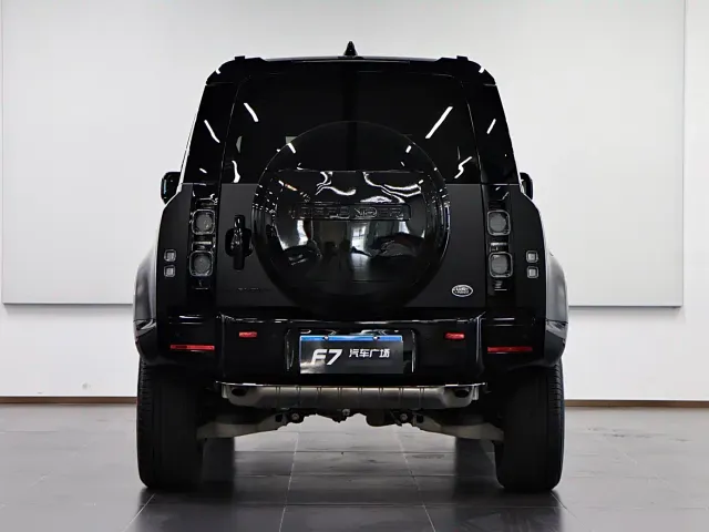 Land Rover Defender — Фото автомобиля 5