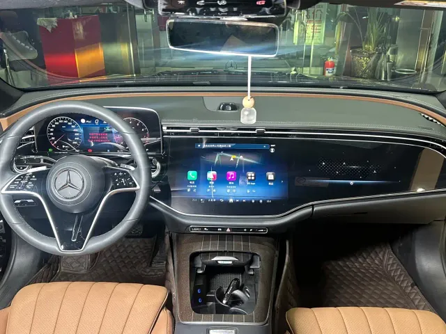 Mercedes-Benz E-Class — Фото автомобиля 6