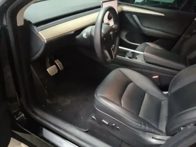 Tesla Model Y — Фото автомобиля 15
