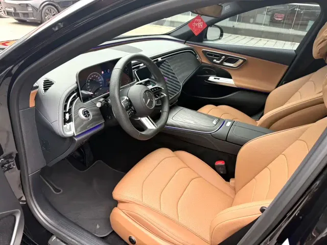 Mercedes-Benz E-Class — Фото автомобиля 4