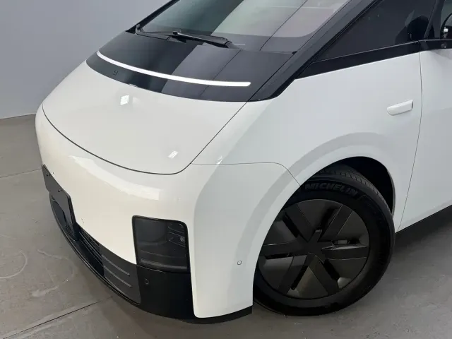 Li Auto MEGA — Фото автомобиля 12