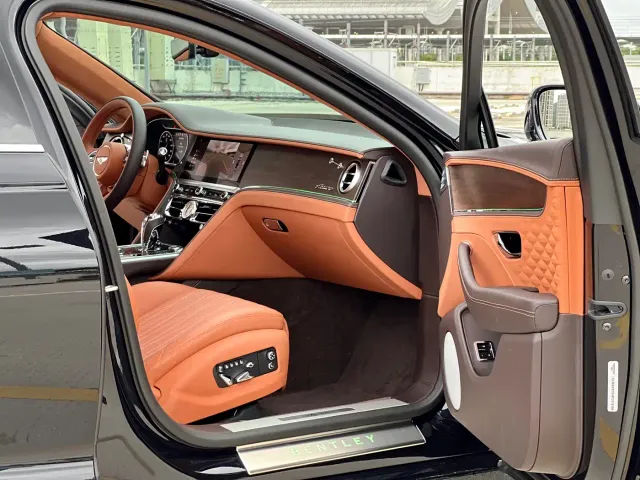Bentley Flying Spur — Фото автомобиля 7