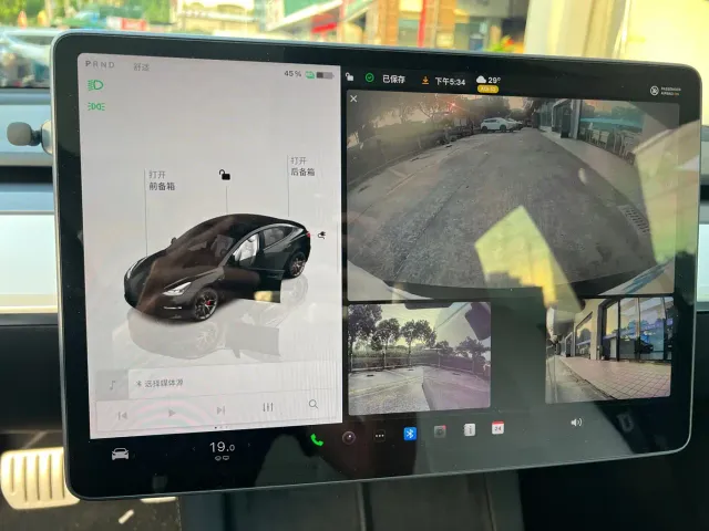 Tesla Model 3 — Фото автомобиля 12