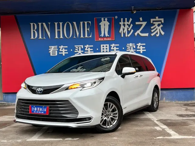 Фотография автомобиля — Toyota Sienna