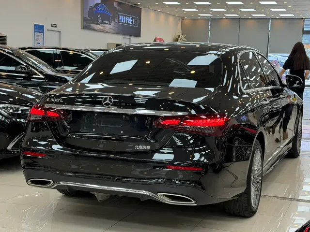 Mercedes-Benz E-Class — Фото автомобиля 20