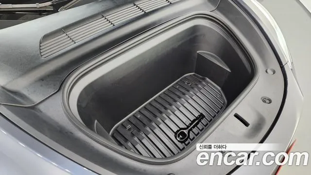 Tesla Model Y — Фото автомобиля 5