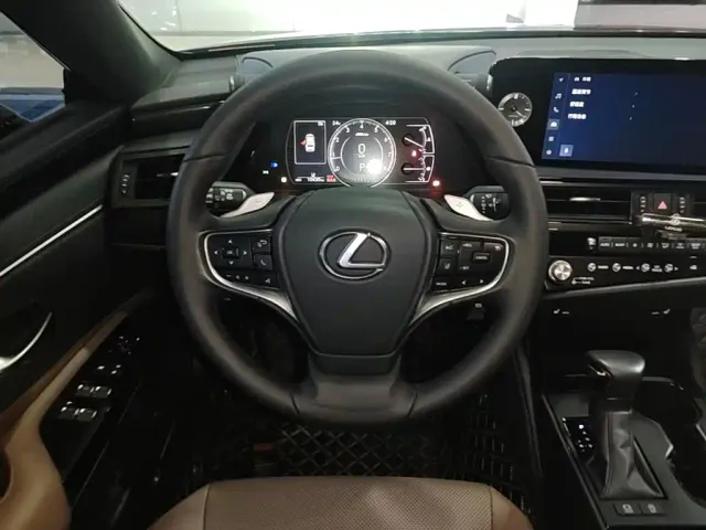 Lexus ES — Фото автомобиля 10