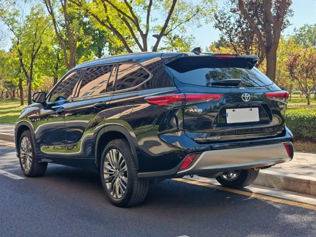 Toyota Highlander — Фото автомобиля 14