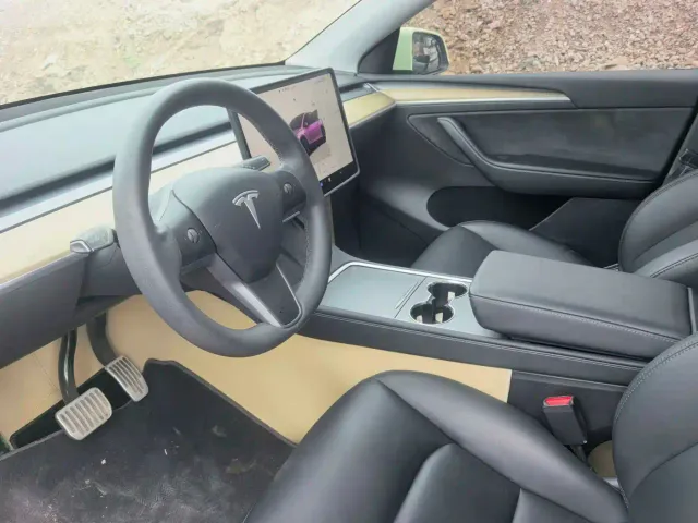 Tesla Model Y — Фото автомобиля 6