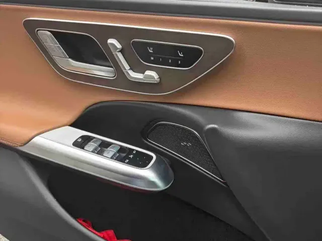 Mercedes-Benz E-Class — Фото автомобиля 7