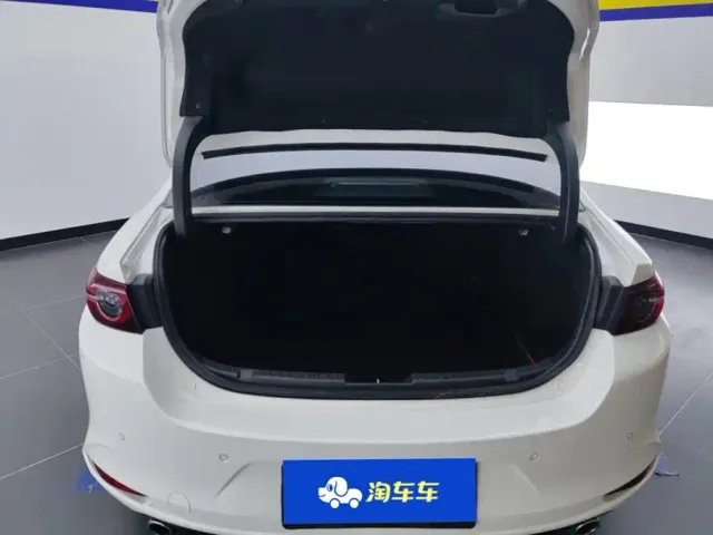 Mazda Axela — Фото автомобиля 4