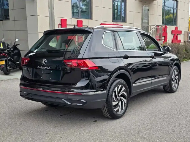 Volkswagen Tiguan L — Фото автомобиля 3