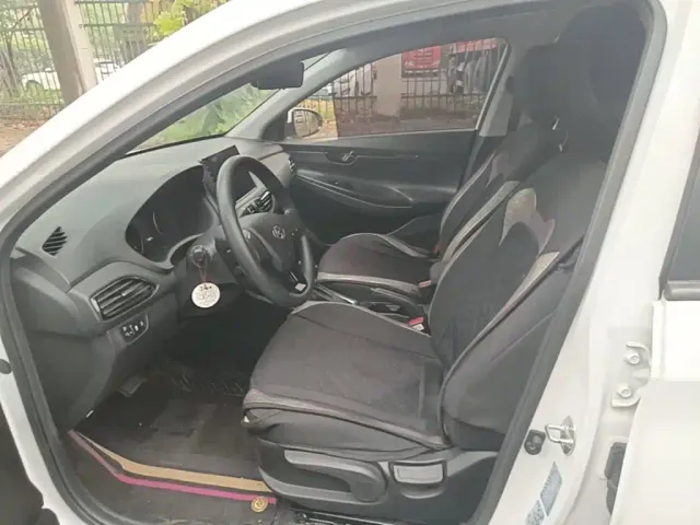 Hyundai Elantra — Фото автомобиля 14
