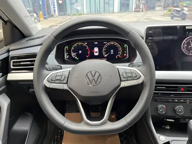 Volkswagen Lavida — Фото автомобиля 10