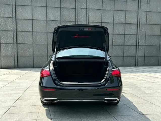 Mercedes-Benz E-Class — Фото автомобиля 18