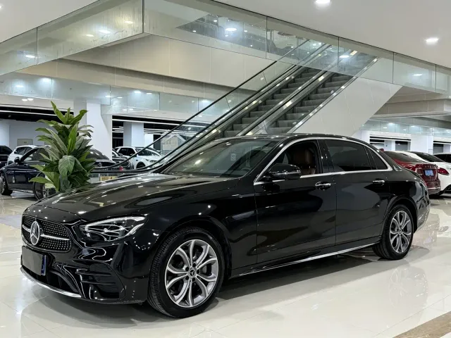 Фотография автомобиля — Mercedes-Benz E-Class