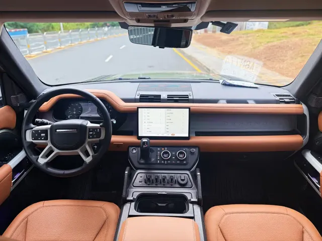 Land Rover Defender — Фото автомобиля 15