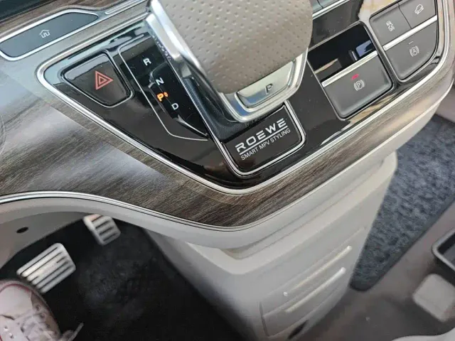 Roewe iMAX8 — Фото автомобиля 9