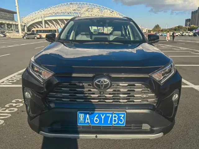 Toyota RAV4 — Фото автомобиля 2