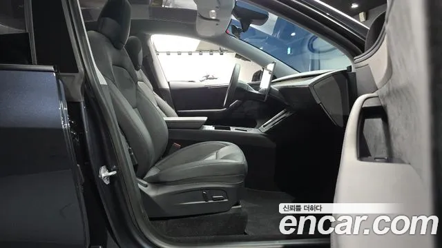 Tesla Model Y — Фото автомобиля 18
