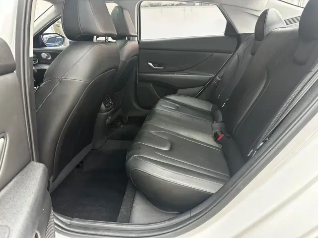 Hyundai Elantra — Фото автомобиля 11