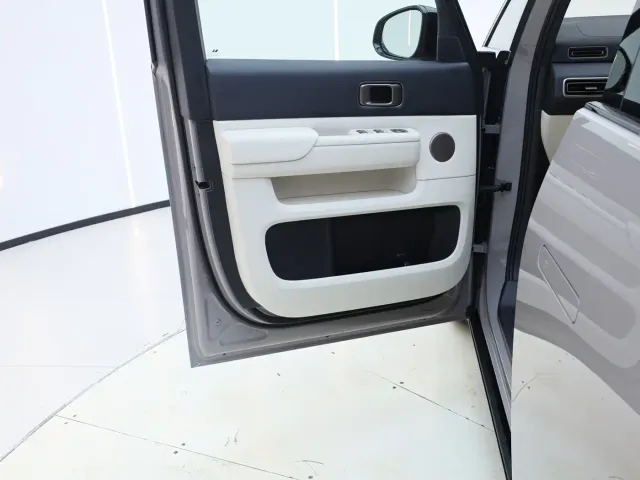 Li Auto MEGA — Фото автомобиля 13